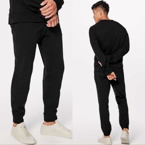 Lululemon Sojourn Jogger in Black size Large